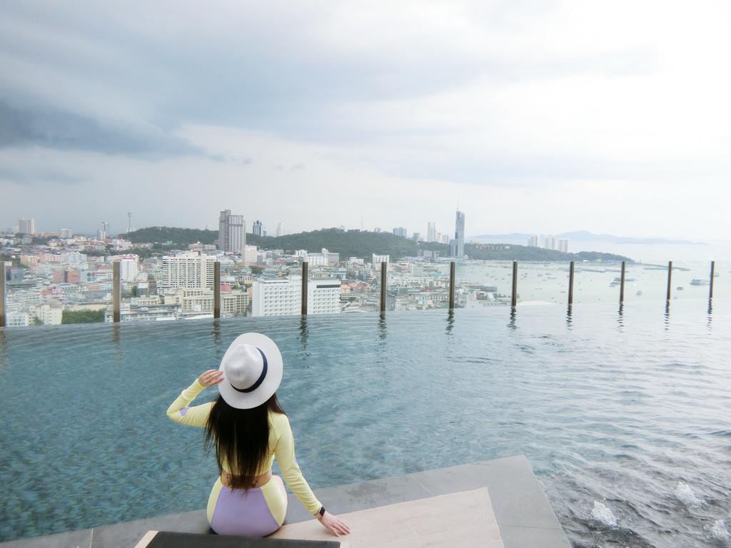 Llx Apartments At The Base Condo Pattaya Exterior foto