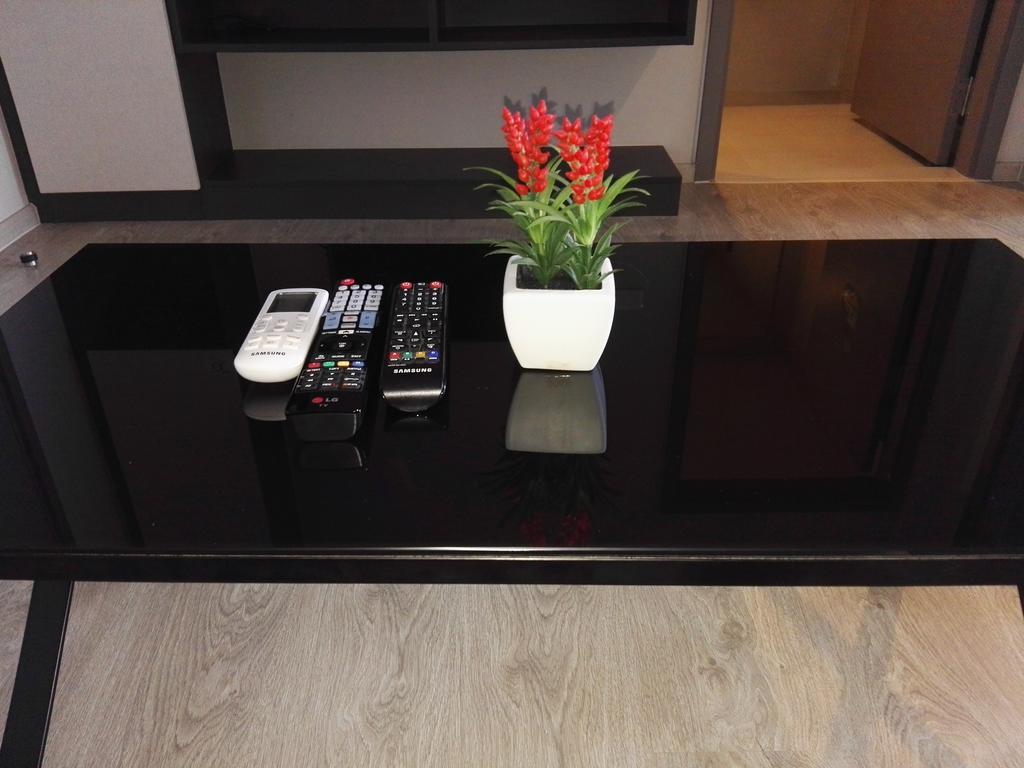 Llx Apartments At The Base Condo Pattaya Exterior foto