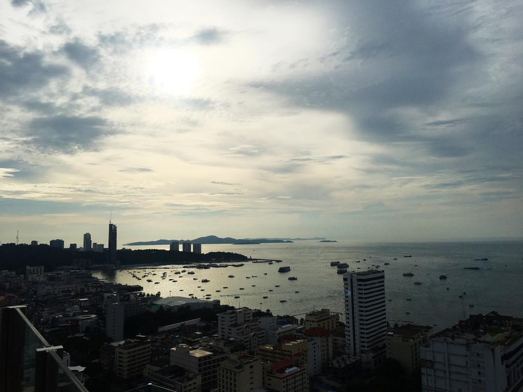 Llx Apartments At The Base Condo Pattaya Exterior foto