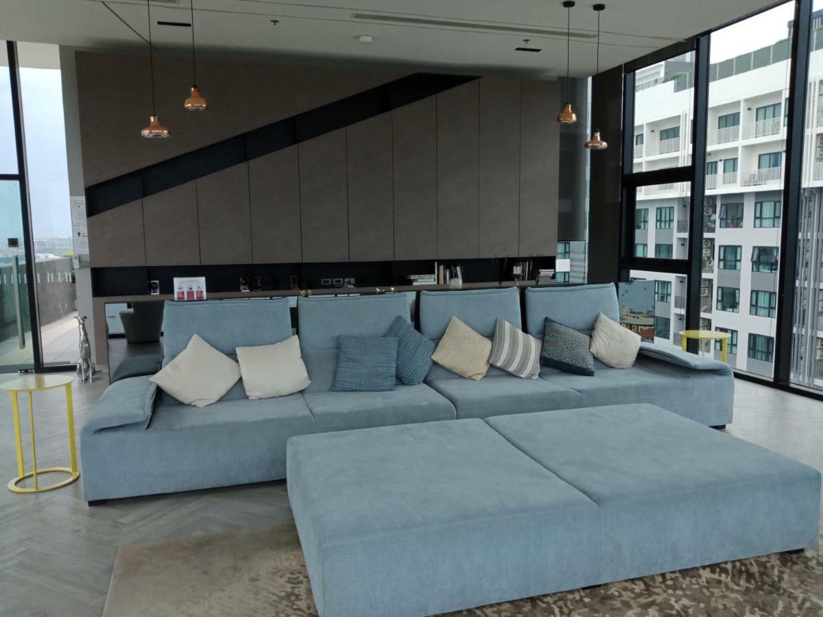 Llx Apartments At The Base Condo Pattaya Exterior foto